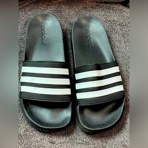 Adidas men’s beach shoes. Sz 10 like new condition!